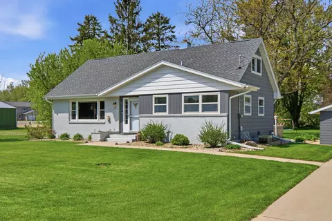 241 S 5th St, Evansville, WI 53536