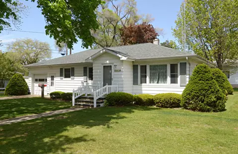 201 Locust Ct, Portage, WI 53901