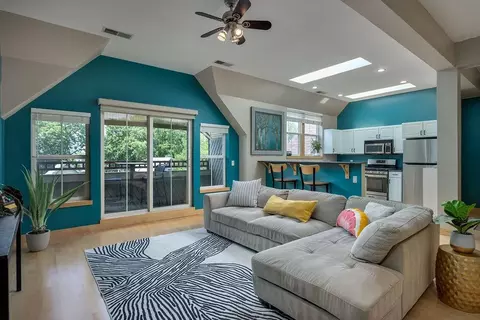 1037 Williamson St #302, Madison, WI 53703