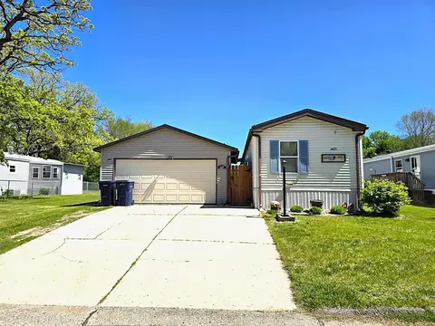 127 Falling Creek Cir, Janesville, WI 53548