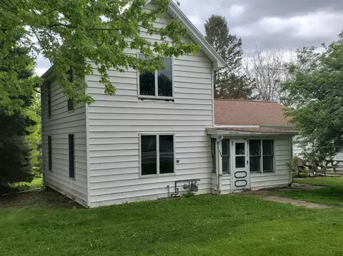 110 Forest St, Fox Lake, WI 53933