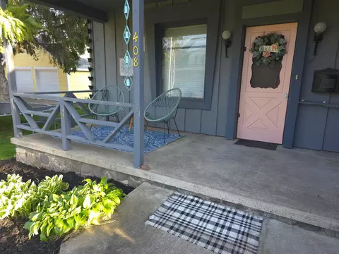 408 8th St, Baraboo, WI 53913