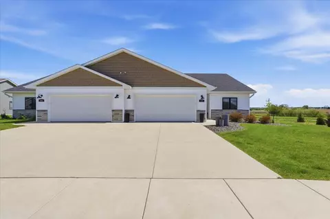 588 Stonewood Ct, Evansville, WI 53536