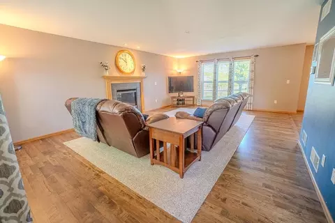 Living - 897 Sumac St, Oregon, WI 53575 photo 2 of 4