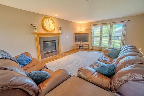 Living - 897 Sumac St, Oregon, WI 53575 photo 3 of 4