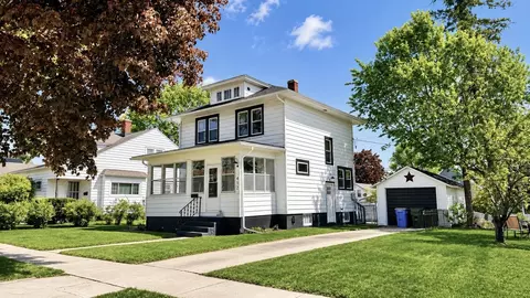 412 W Marion St, Portage, WI 53901