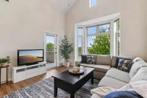301 Harbour Town Dr #432, Madison, WI 53717
