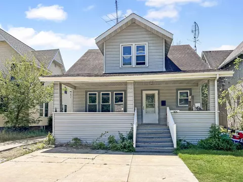 806 E Main St, Reedsburg, WI 53959