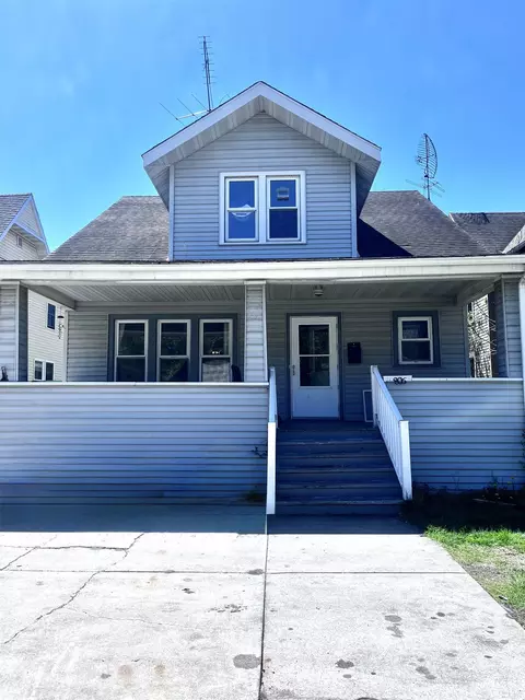 806 E Main St, Reedsburg, WI 53959
