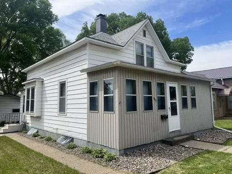 607 N Beaumont Rd, Prairie Du Chien, WI 53821
