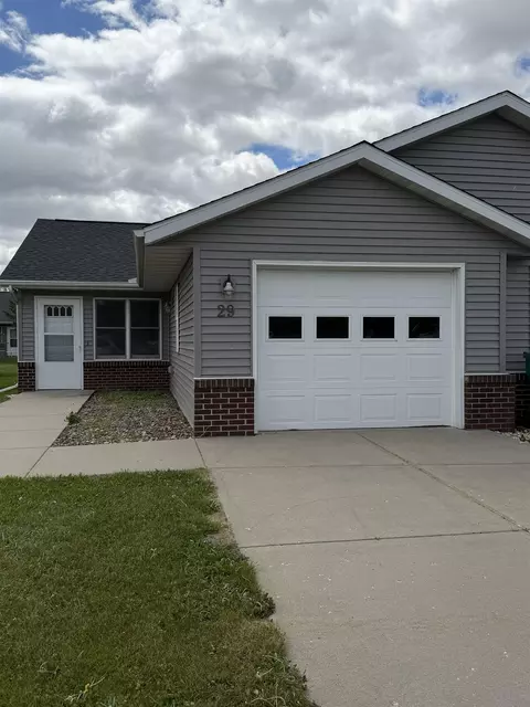 29 Garrison Dr #52, Evansville, WI 53536