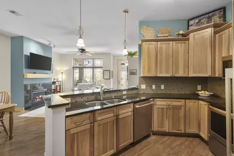 8724 Old Sauk Rd, Middleton, WI 53562