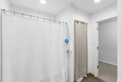Bath - 1212 E Johnson St, Madison, WI 53703 photo 3 of 4