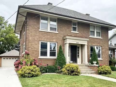 322 W 3rd St, Beaver Dam, WI 53916