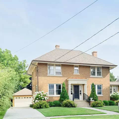 322 W 3rd St, Beaver Dam, WI 53916