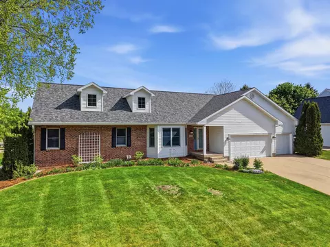 1696 Chadsworth Dr, Sun Prairie, WI 53590