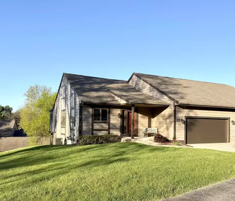206 Shady Oak Ct, Janesville, WI 53548