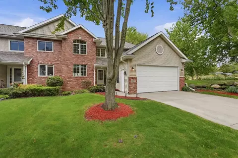 1207 N Parkview St, Cottage Grove, WI 53527