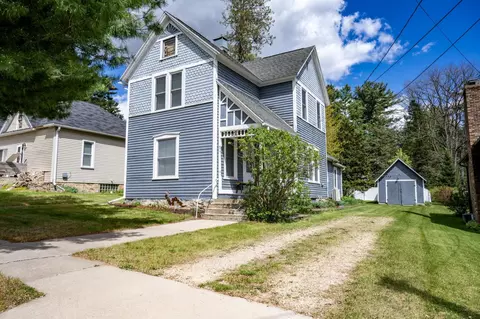524 N East St, Wonewoc, WI 53968