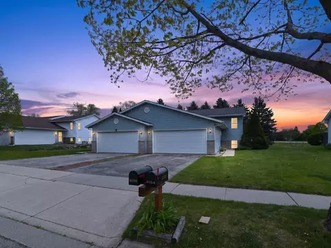 808 N Clover Ln, Cottage Grove, WI 53527