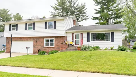 2023 Williamsburg Pl, Janesville, WI 53548