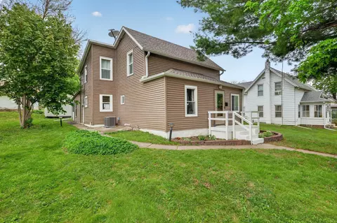 423 Mulberry St, Baraboo, WI 53913