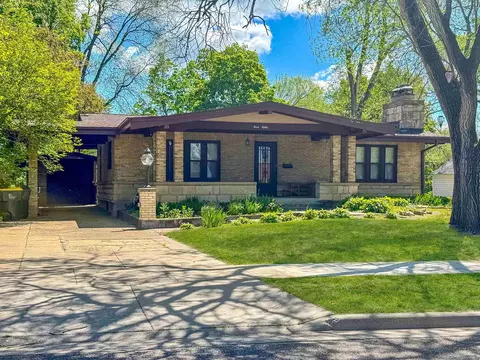 780 S Beaumont Rd, Prairie Du Chien, WI 53821