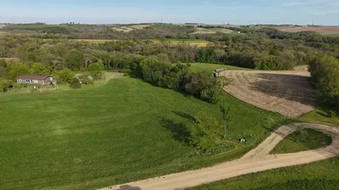 8 W 4 W Point Rd, Monticello, WI 53570