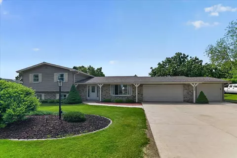 6689 Highland Dr, Windsor, WI 53598