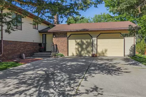 421 Bowman Rd, Wisconsin Dells, WI 53965