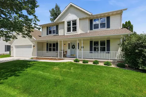 909 Bristol Ct, Stoughton, WI 53589
