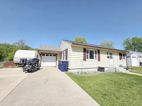 1001 Cornelia St, Janesville, WI 53545