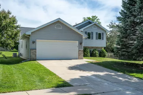 8405 Shale Dr, Madison, WI 53719