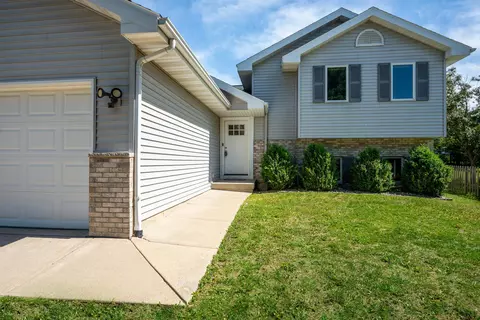 8405 Shale Dr, Madison, WI 53719