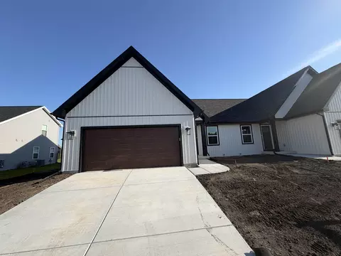 357 Lilac Ln #69, Stoughton, WI 53589