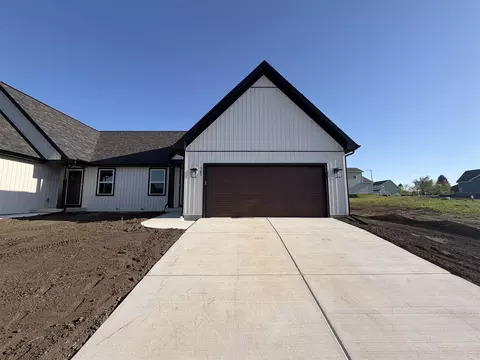 365 Lilac Ln #68, Stoughton, WI 53589