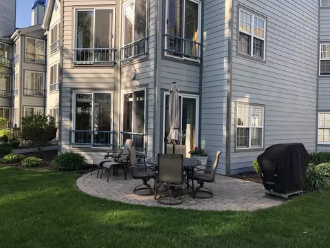 5383 Mariners Cove Dr #405, Madison, WI 53704
