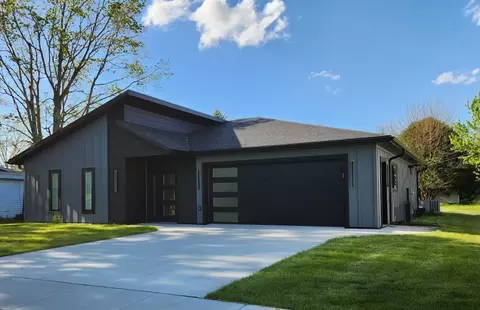 460 W 1st St, Richland Center, WI 53581