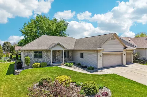 1004 Ganser Dr, Waunakee, WI 53597