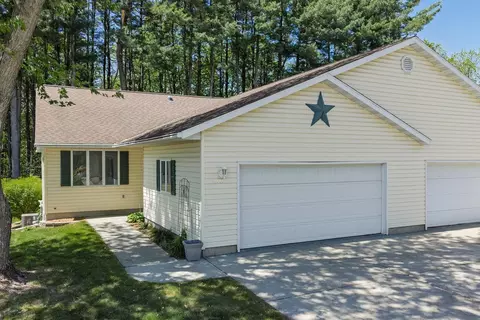 1711 Hillcrest Dr, Baraboo, WI 53913