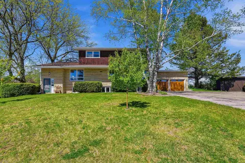 319 Hillcrest Dr, Beaver Dam, WI 53916