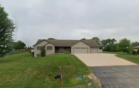 3747 N Harvest View Dr, Janesville, WI 53548
