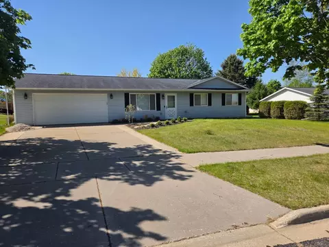 906 Jacob Cir, Reedsburg, WI 53959
