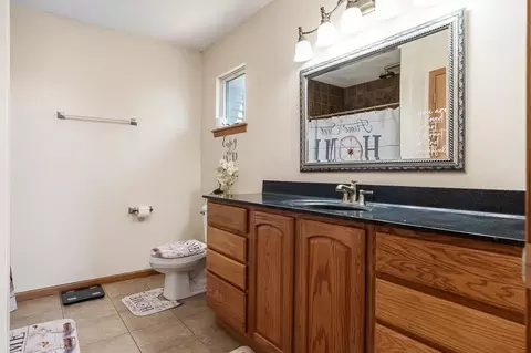 Bath - 3197 S Bartells Dr, Beloit, WI 53511 photo 3 of 3