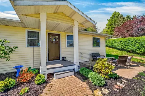 325 Heidi Ct, New Glarus, WI 53574