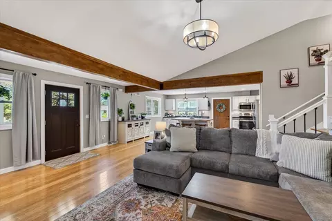 325 Heidi Ct, New Glarus, WI 53574