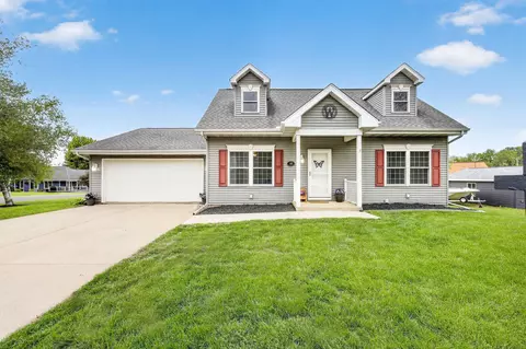 135 S Van Buren St, Benton, WI 53803