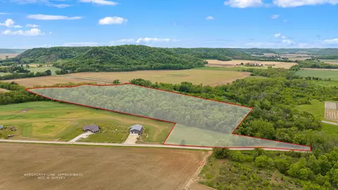 999 Old Mill Dr, Lone Rock, WI 53556