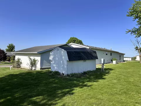 Exterior - 318 Breezy Pointe Loop, Mcgregor, IA 52157 photo 5 of 8