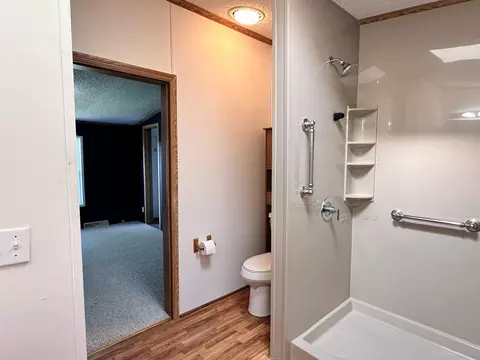Bath - 318 Breezy Pointe Loop, Mcgregor, IA 52157 photo 1 of 2